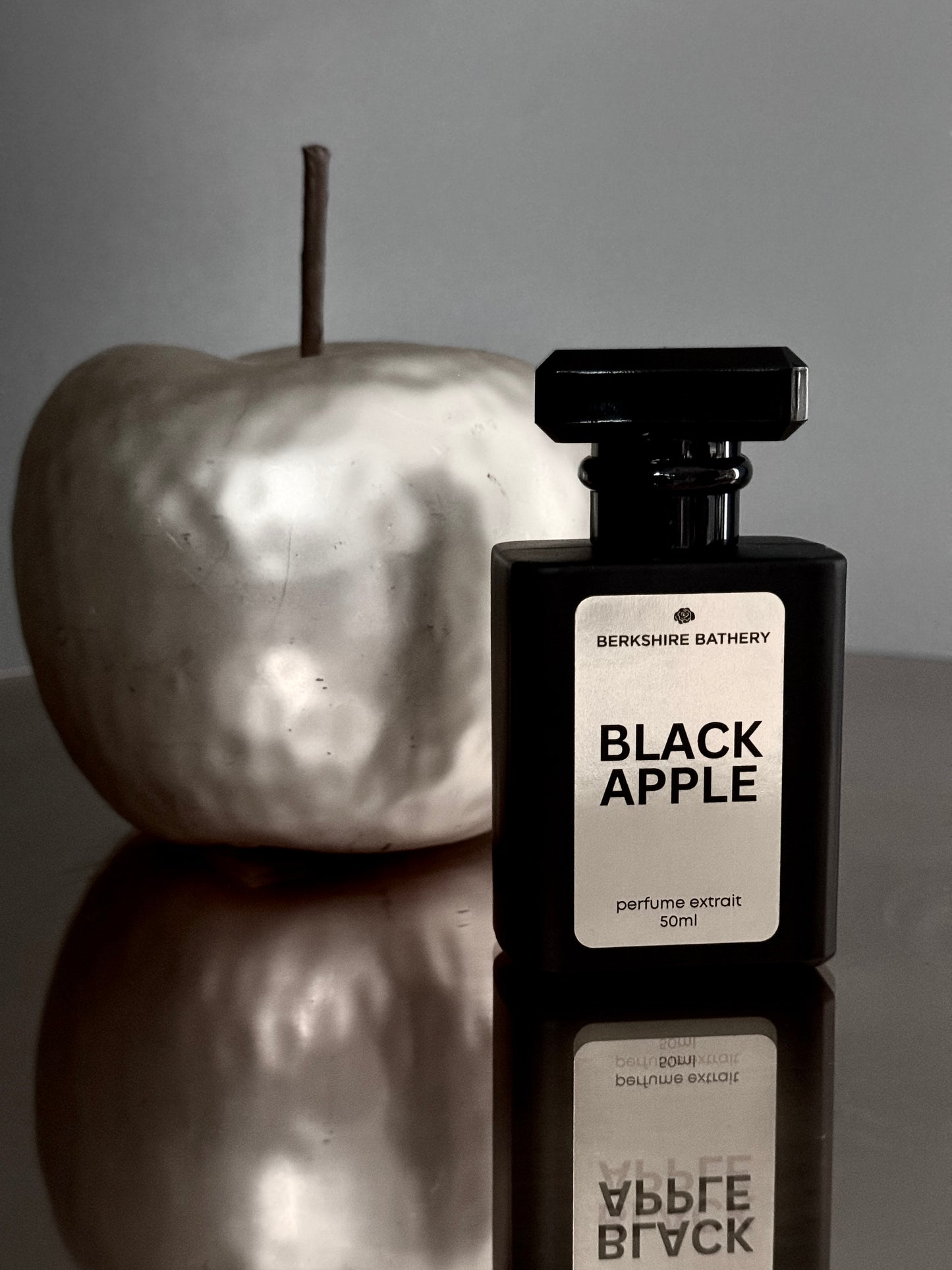 BLACK APPLE | Smoky Cinnamon Apple - 50ml Cologne Extrait