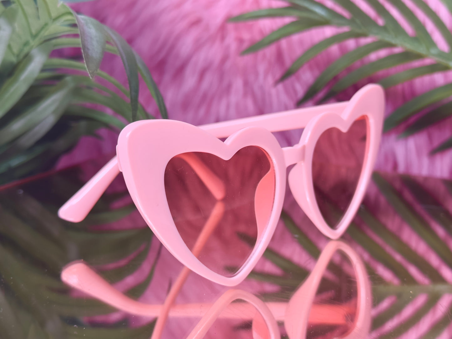 TRIXIE DOLLHOUSE - Pink Vintage Heart-Shaped Sunglasses + Pink Lenses