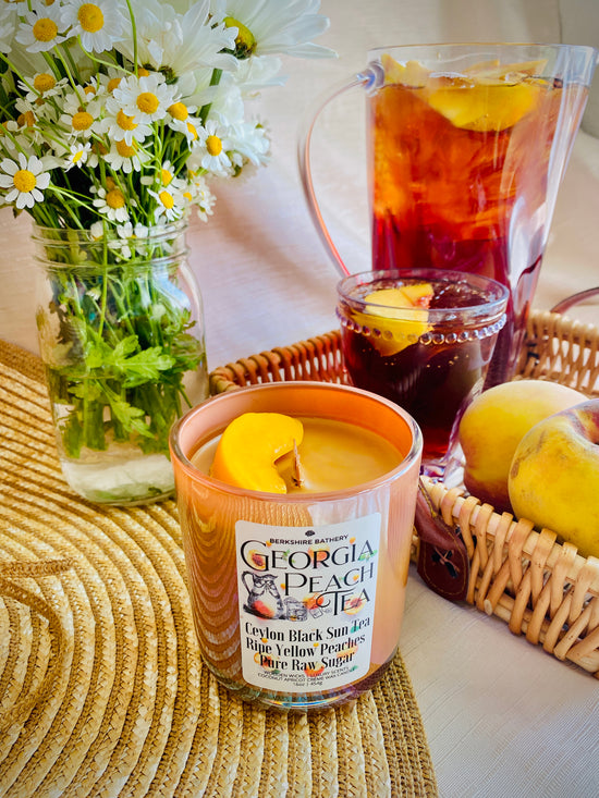 Load image into Gallery viewer, Georgia Peach Tea | 16 oz Wood Wick Candle
