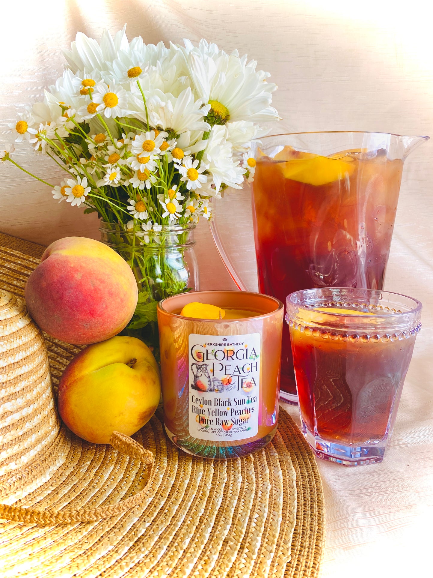 Load image into Gallery viewer, Georgia Peach Tea | 16 oz Wood Wick Candle
